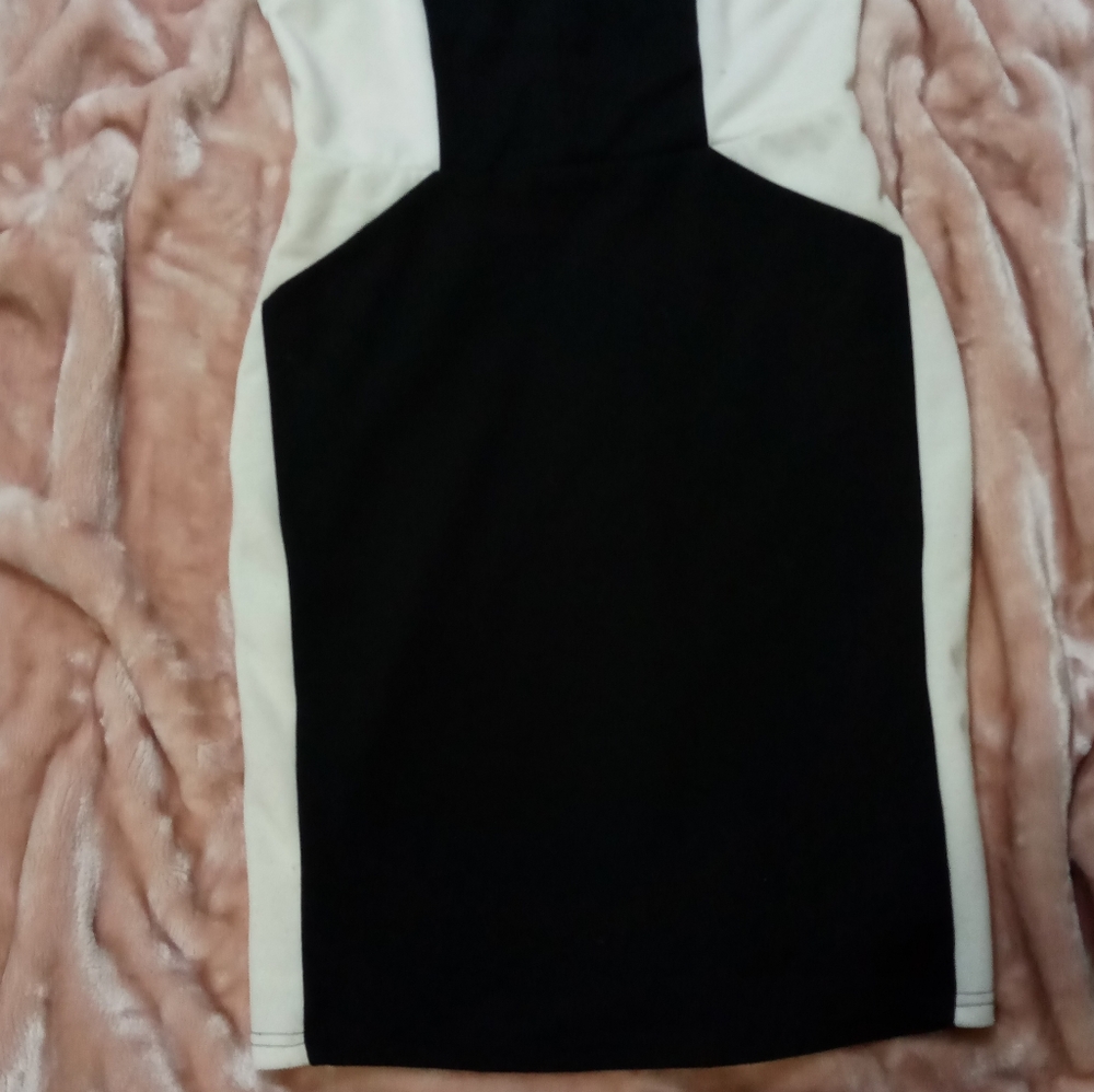 Dress - Picture 2 of 4